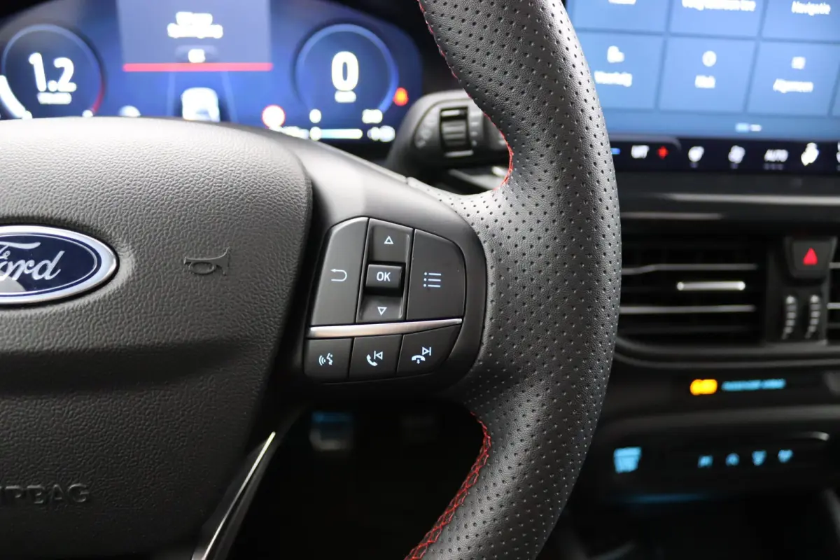 1.0 EcoBoost ST Line X Black Edition | Black edition | Panoramadak | AGR Stoel | 18 Inch | B&O Audio | Winterpack | Adaptive Cruise | Camera