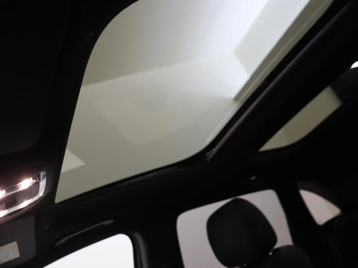 180 AMG Line Panoramadak / Keyless / Nightpakket / Parkeercamera / Sfeerverlichting /