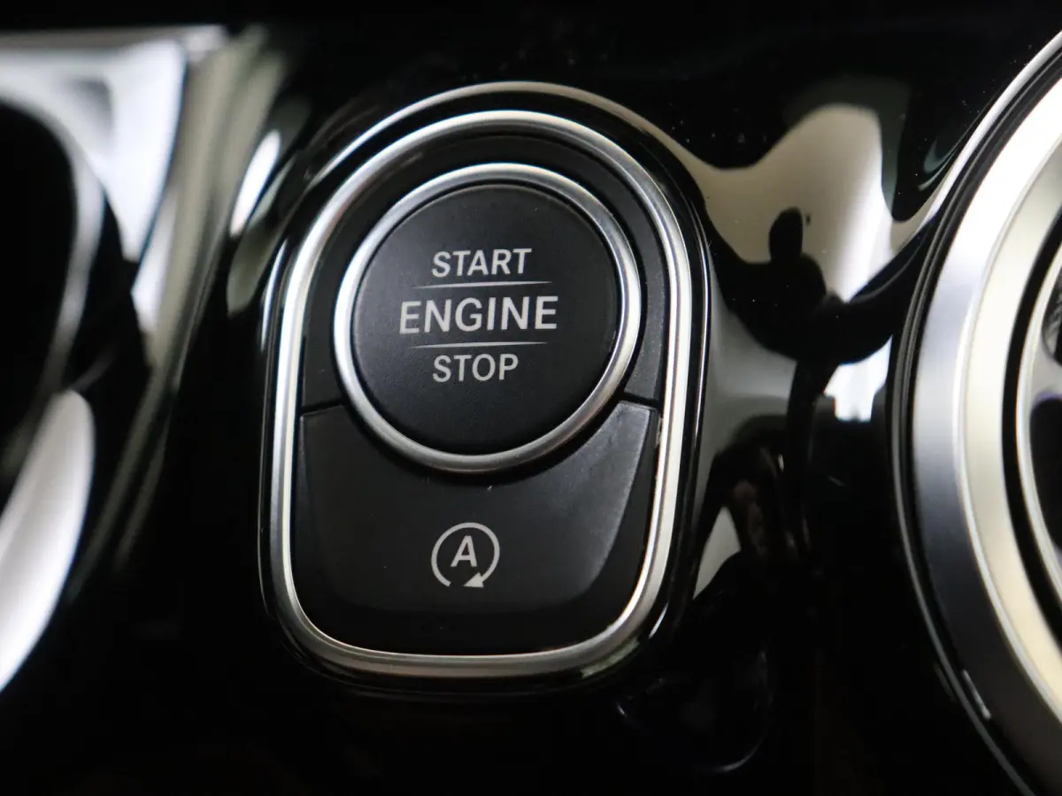 180 AMG Line Panoramadak / Keyless / Nightpakket / Parkeercamera / Sfeerverlichting /
