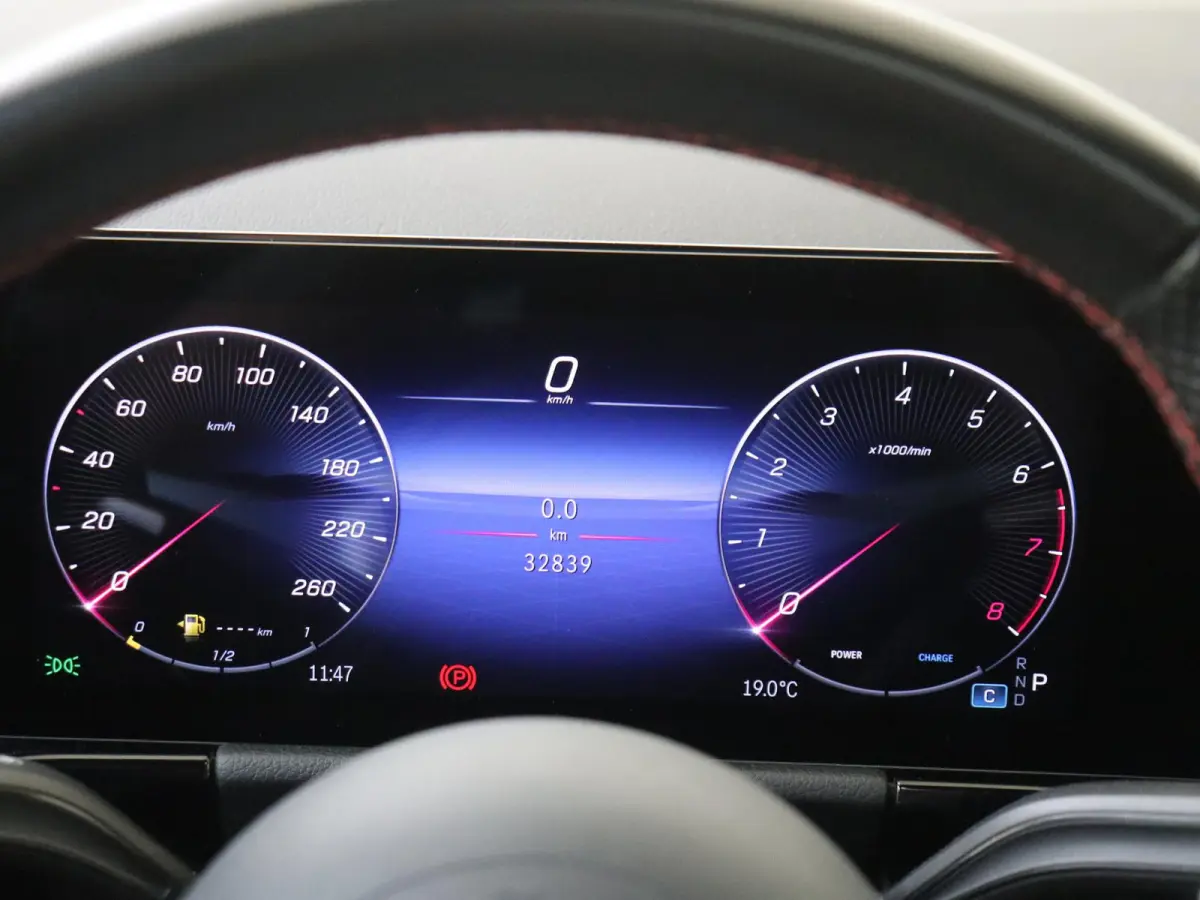 180 AMG Line Panoramadak / Keyless / Nightpakket / Parkeercamera / Sfeerverlichting /