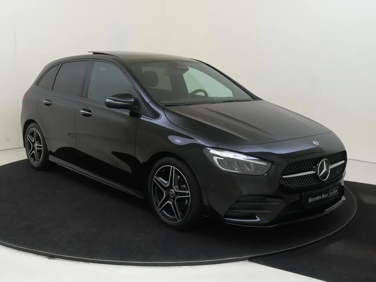 180 AMG Line Panoramadak / Keyless / Nightpakket / Parkeercamera / Sfeerverlichting /