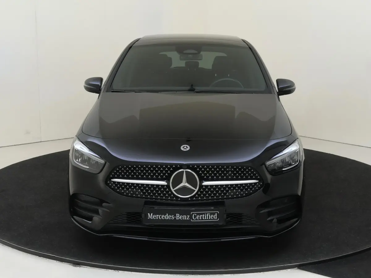 180 AMG Line Panoramadak / Keyless / Nightpakket / Parkeercamera / Sfeerverlichting /