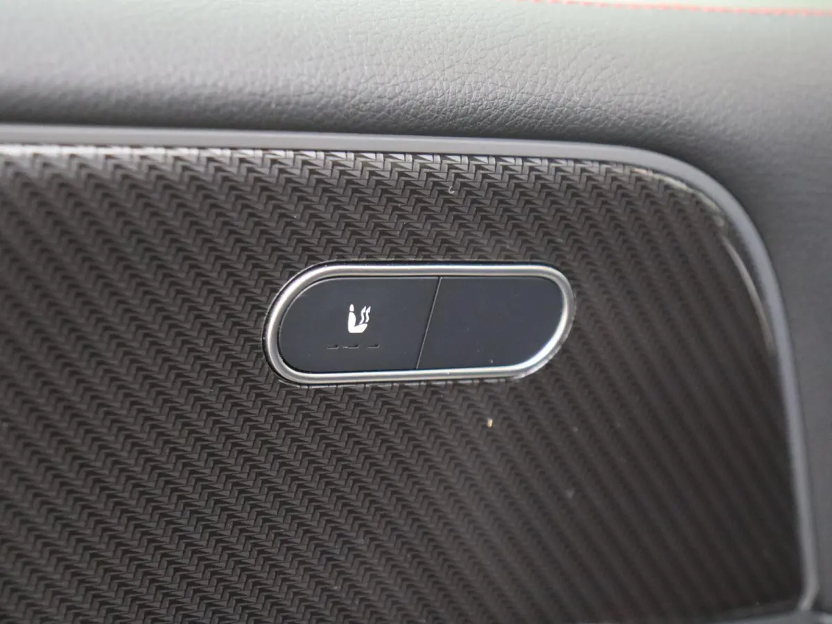 180 AMG Line Panoramadak / Keyless / Nightpakket / Parkeercamera / Sfeerverlichting /