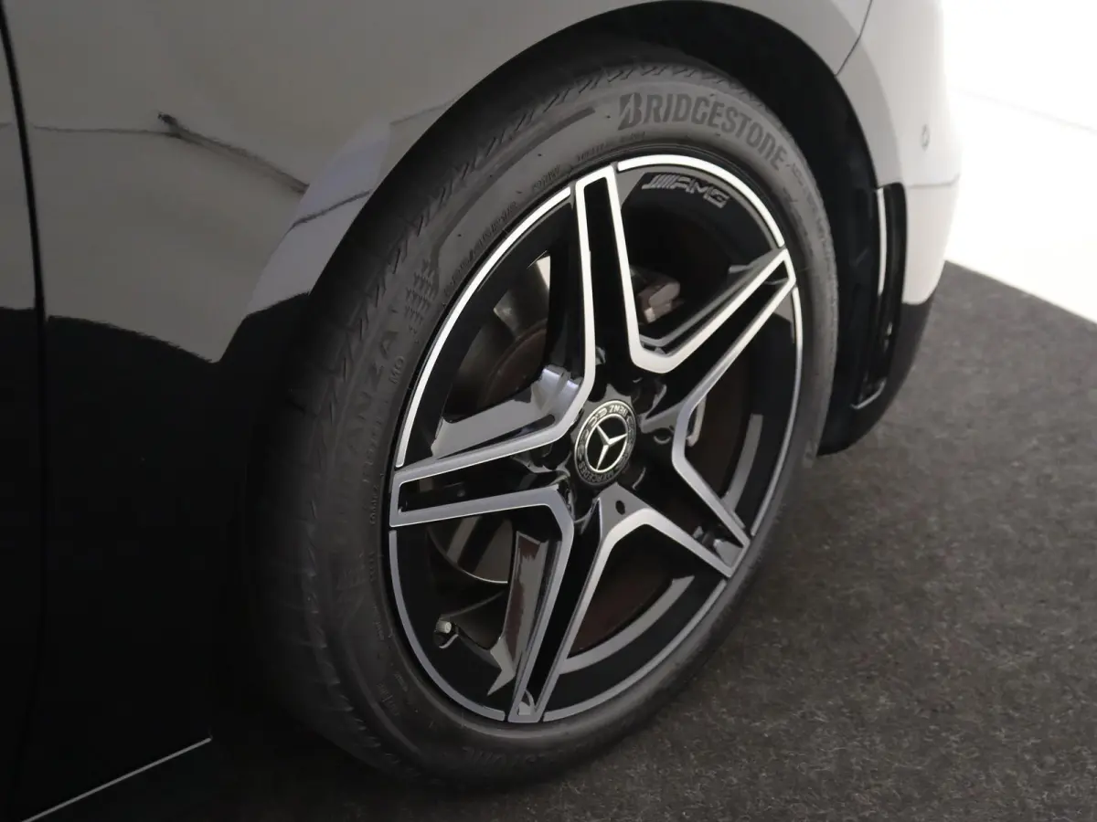 180 AMG Line Panoramadak / Keyless / Nightpakket / Parkeercamera / Sfeerverlichting /