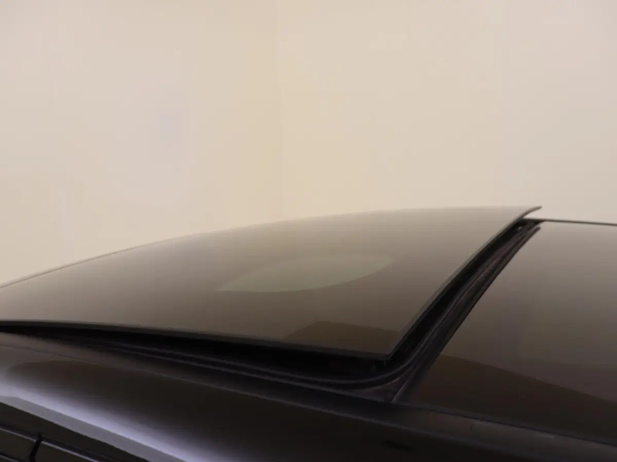 180 AMG Line Panoramadak / Keyless / Nightpakket / Parkeercamera / Sfeerverlichting /