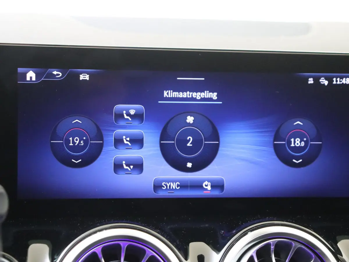 180 AMG Line Panoramadak / Keyless / Nightpakket / Parkeercamera / Sfeerverlichting /