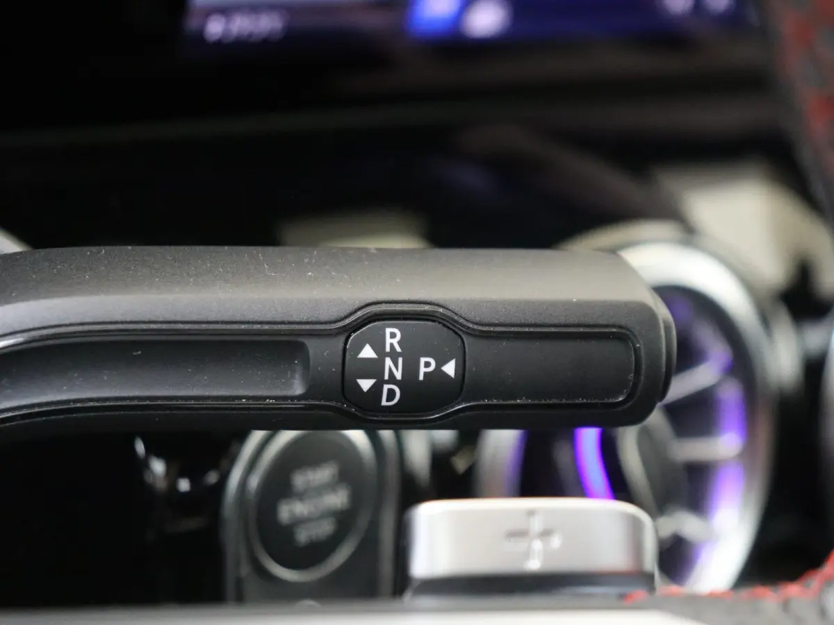 180 AMG Line Panoramadak / Keyless / Nightpakket / Parkeercamera / Sfeerverlichting /