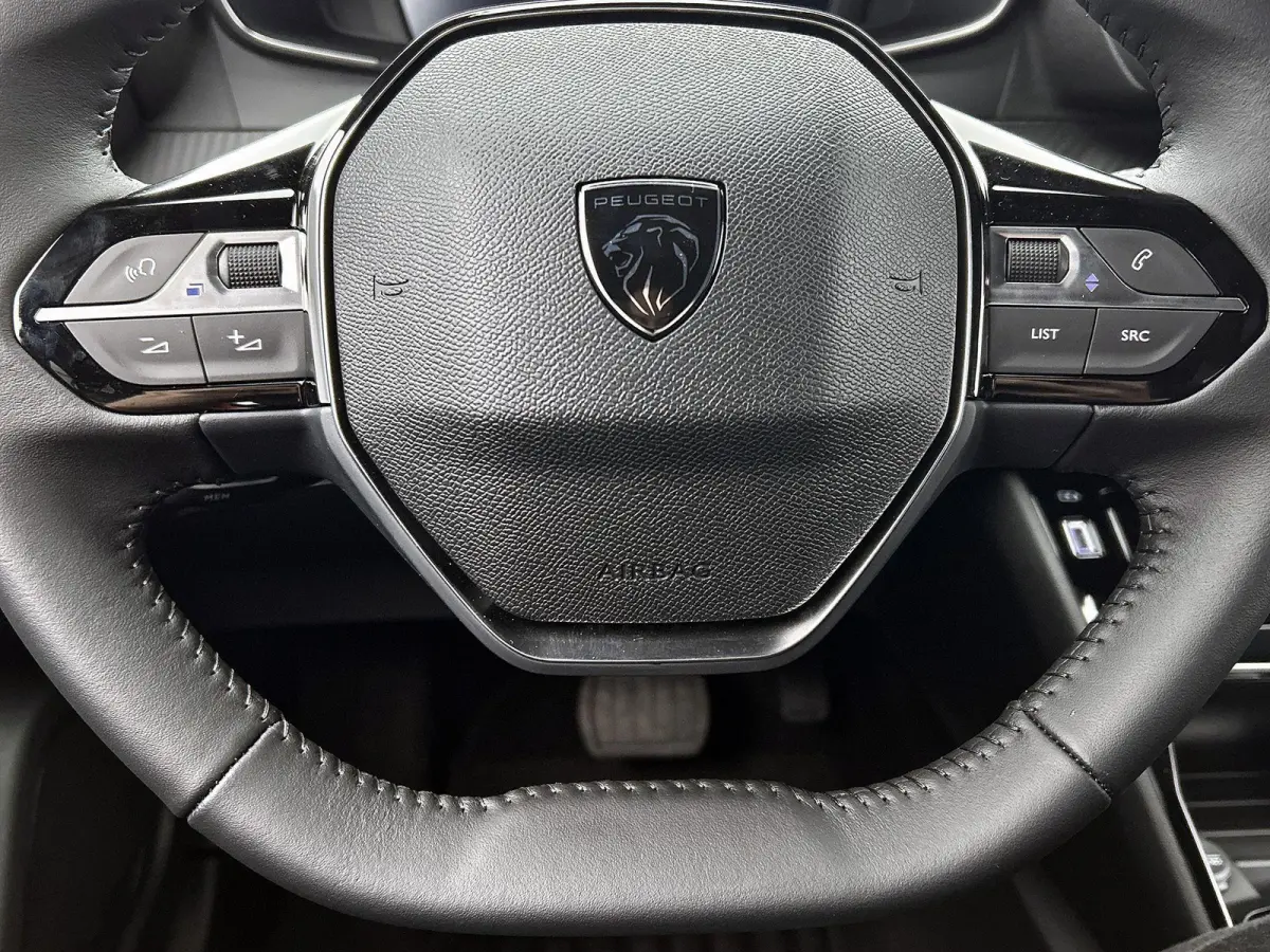 1.2 145pk Hybrid Envy Automaat | Navigatie | Adaptieve Cruise Control | Camera | 17"LMV | LED | Climate Control | Draadloze Telefoonlader |