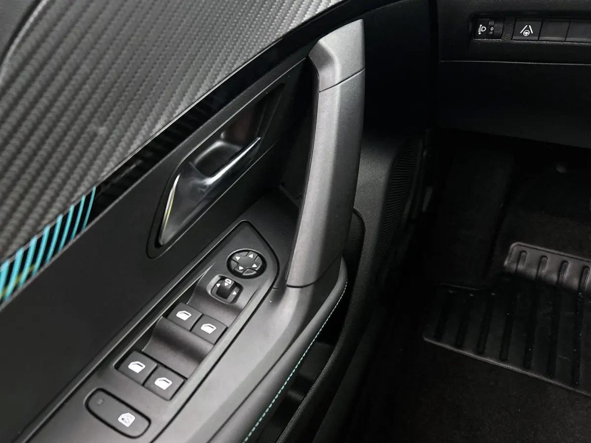1.2 145pk Hybrid Envy Automaat | Navigatie | Adaptieve Cruise Control | Camera | 17"LMV | LED | Climate Control | Draadloze Telefoonlader |