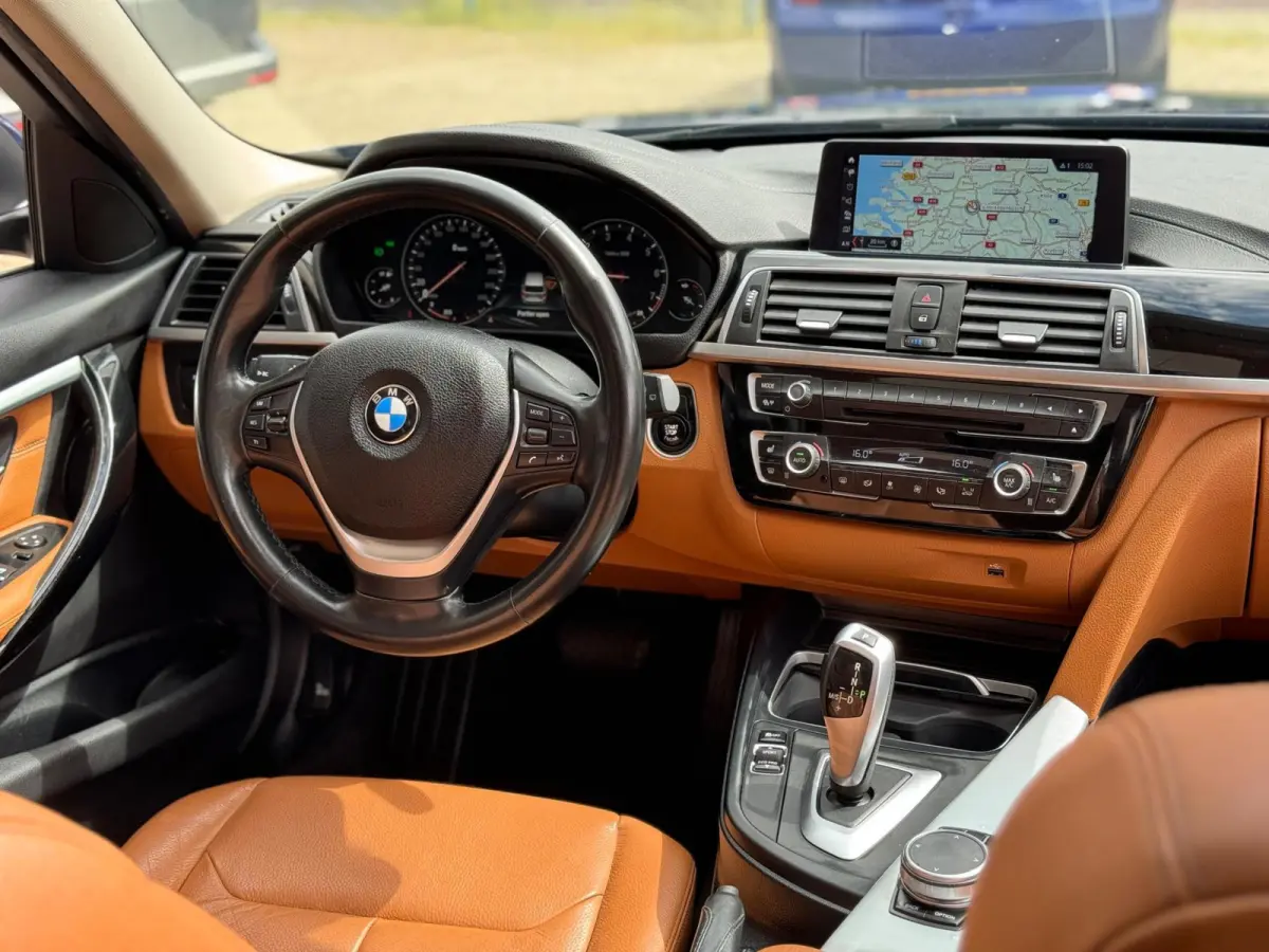 320i Luxury 2019 AUT PANO NAVI LEDER NAP