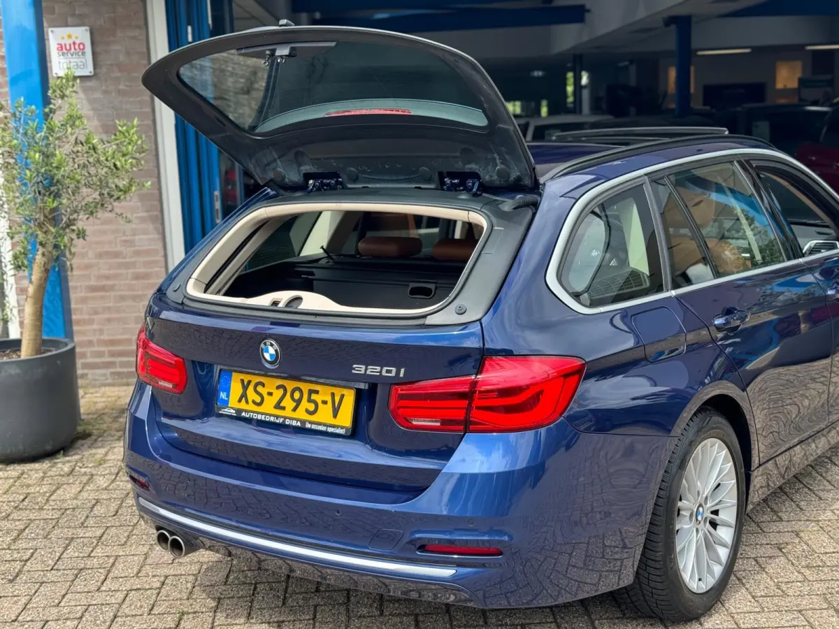 320i Luxury 2019 AUT PANO NAVI LEDER NAP