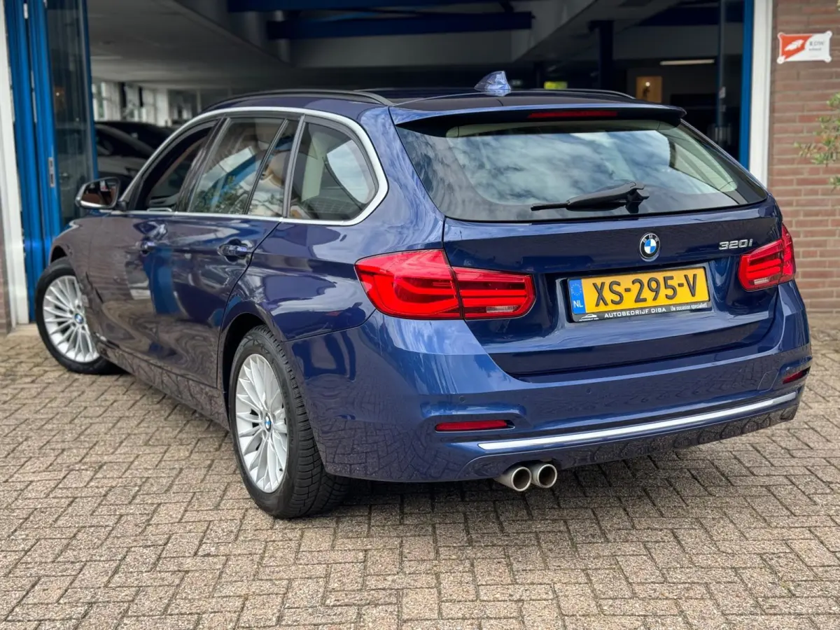 320i Luxury 2019 AUT PANO NAVI LEDER NAP