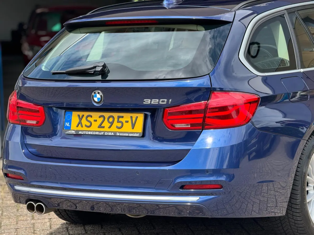 320i Luxury 2019 AUT PANO NAVI LEDER NAP