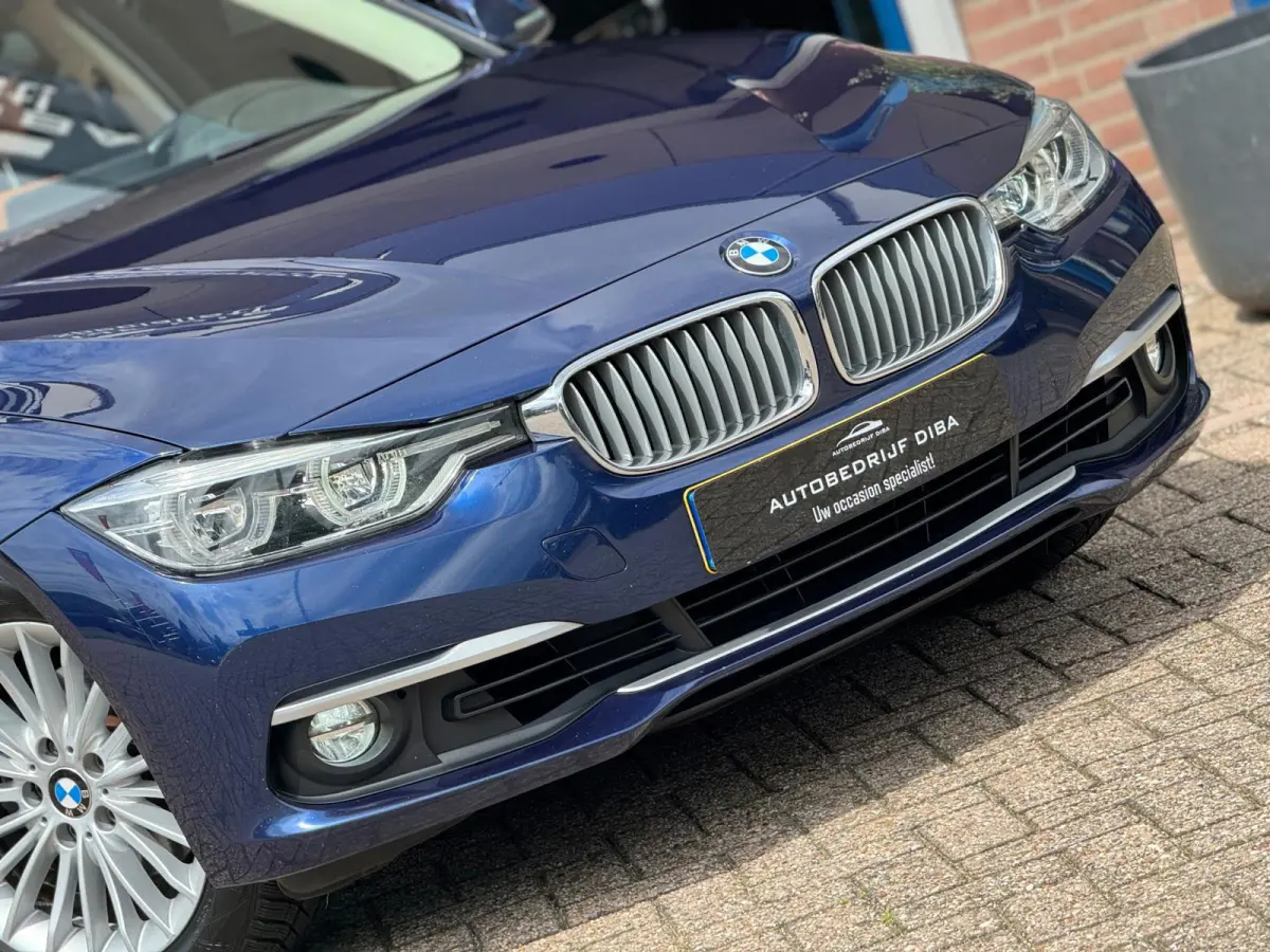 320i Luxury 2019 AUT PANO NAVI LEDER NAP