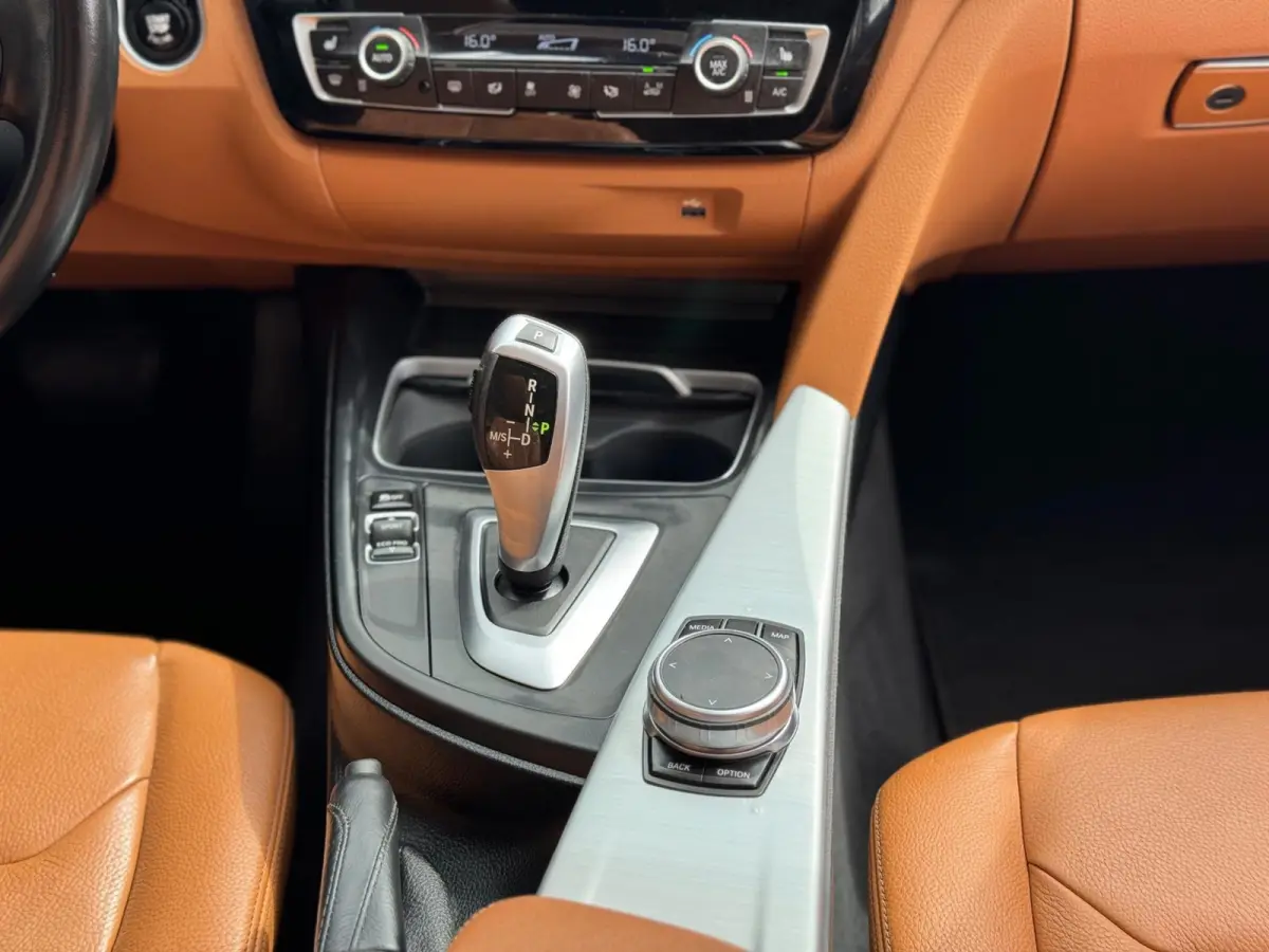 320i Luxury 2019 AUT PANO NAVI LEDER NAP