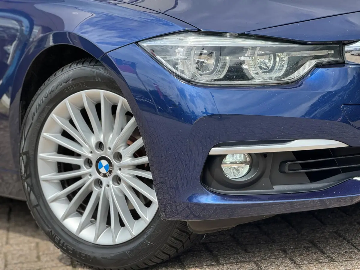 320i Luxury 2019 AUT PANO NAVI LEDER NAP