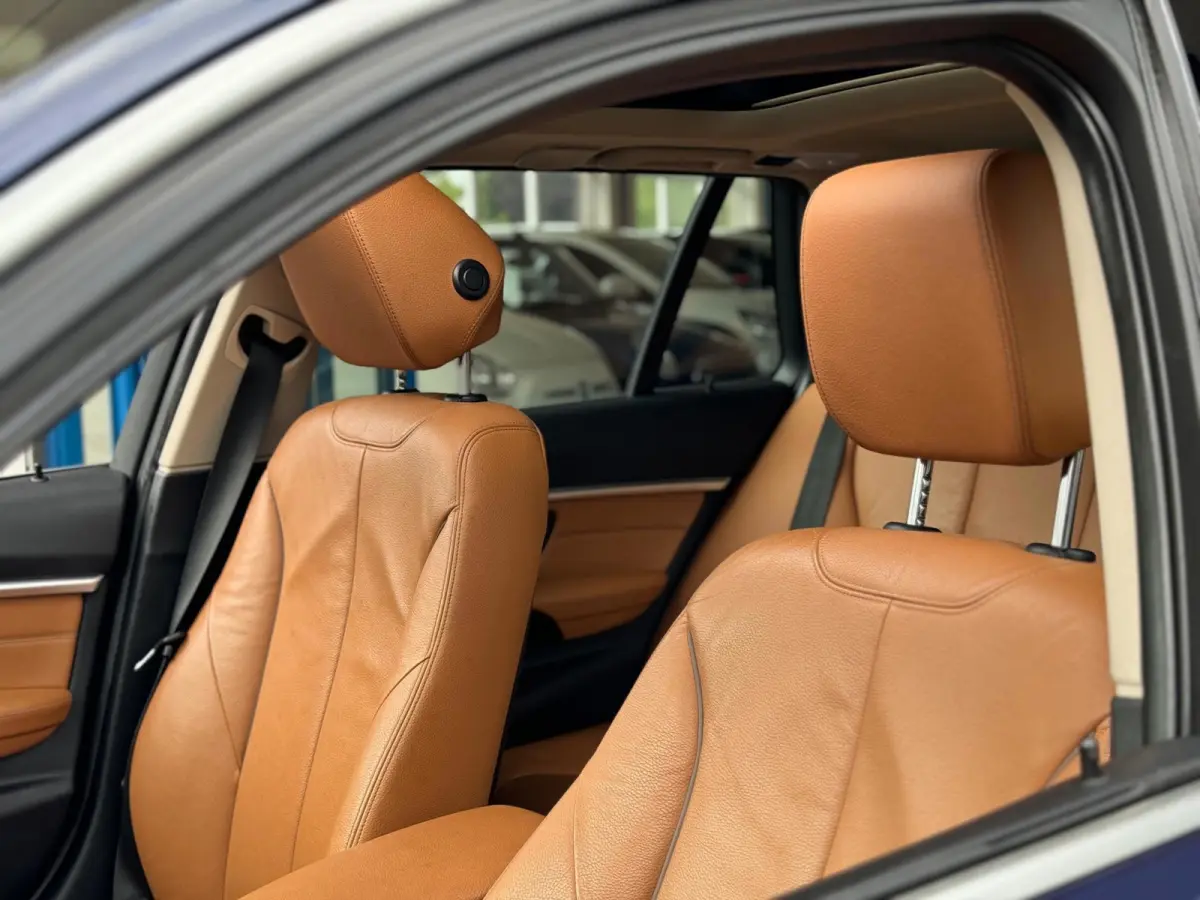 320i Luxury 2019 AUT PANO NAVI LEDER NAP
