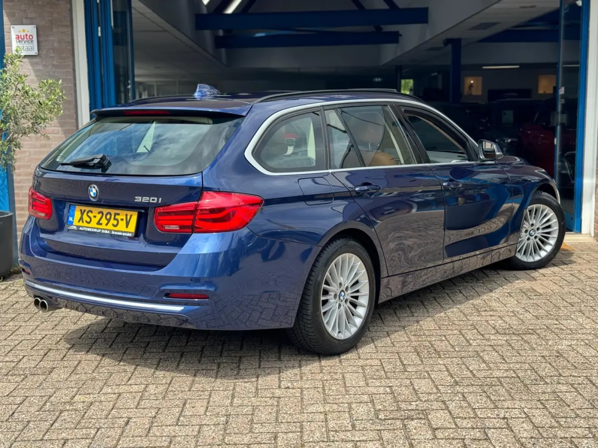 320i Luxury 2019 AUT PANO NAVI LEDER NAP