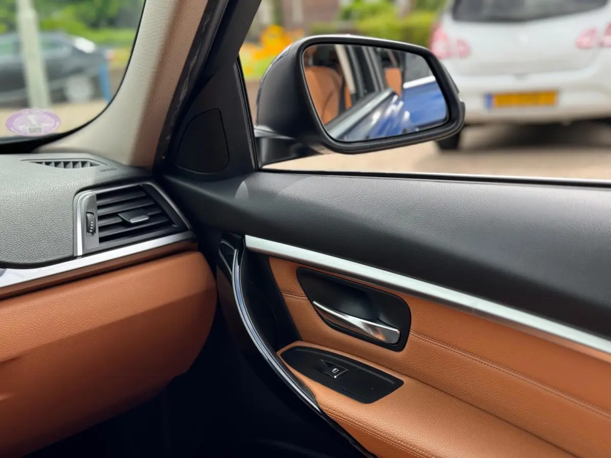 320i Luxury 2019 AUT PANO NAVI LEDER NAP
