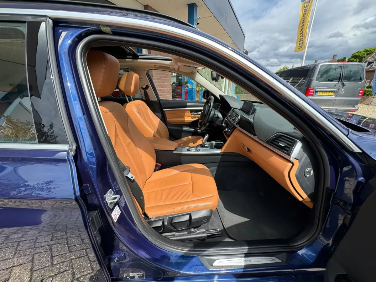 320i Luxury 2019 AUT PANO NAVI LEDER NAP