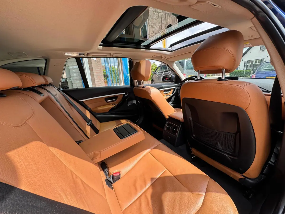 320i Luxury 2019 AUT PANO NAVI LEDER NAP
