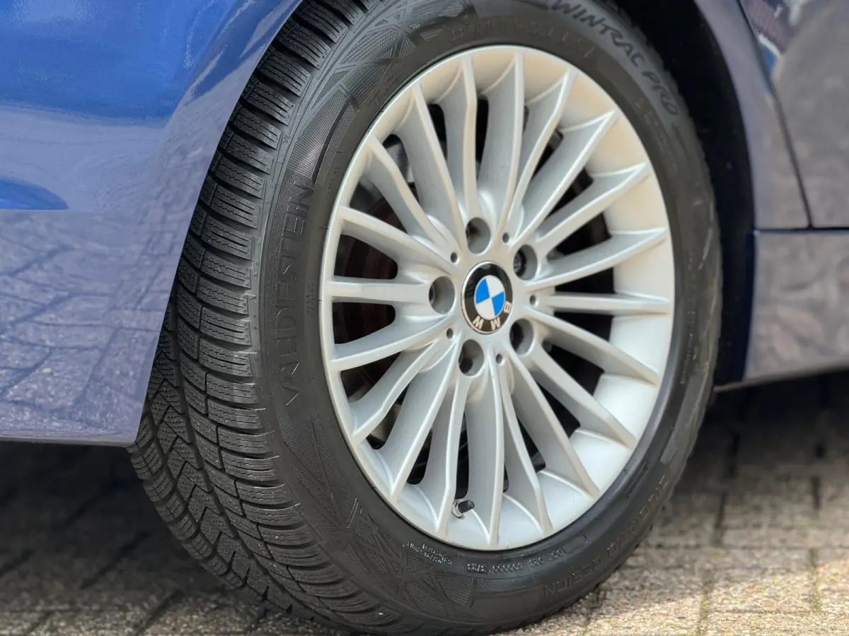 320i Luxury 2019 AUT PANO NAVI LEDER NAP