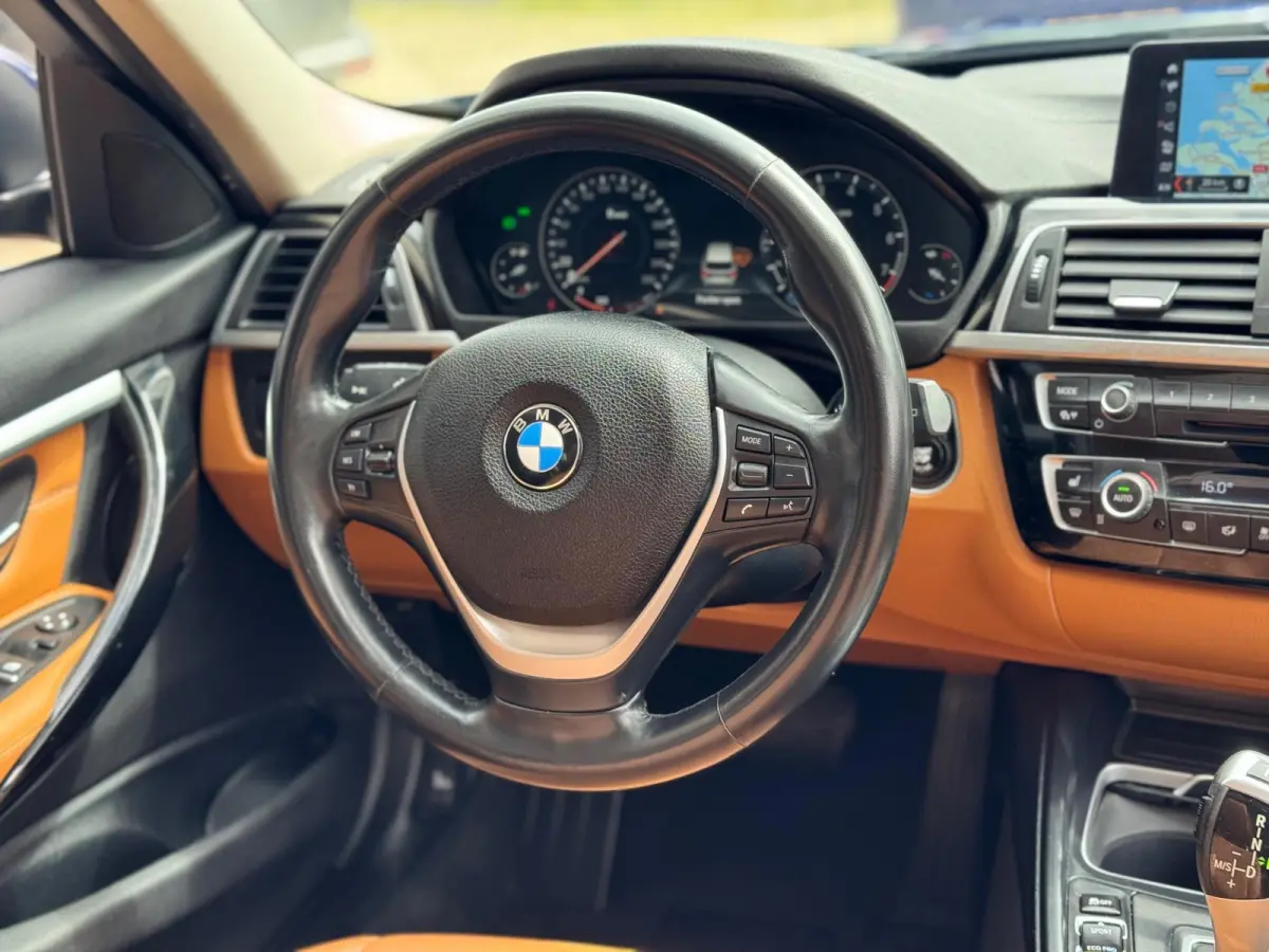 320i Luxury 2019 AUT PANO NAVI LEDER NAP