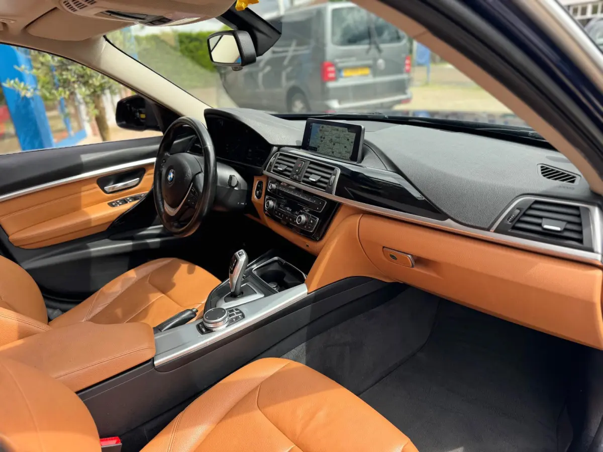 320i Luxury 2019 AUT PANO NAVI LEDER NAP