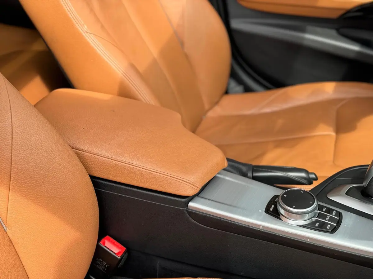 320i Luxury 2019 AUT PANO NAVI LEDER NAP