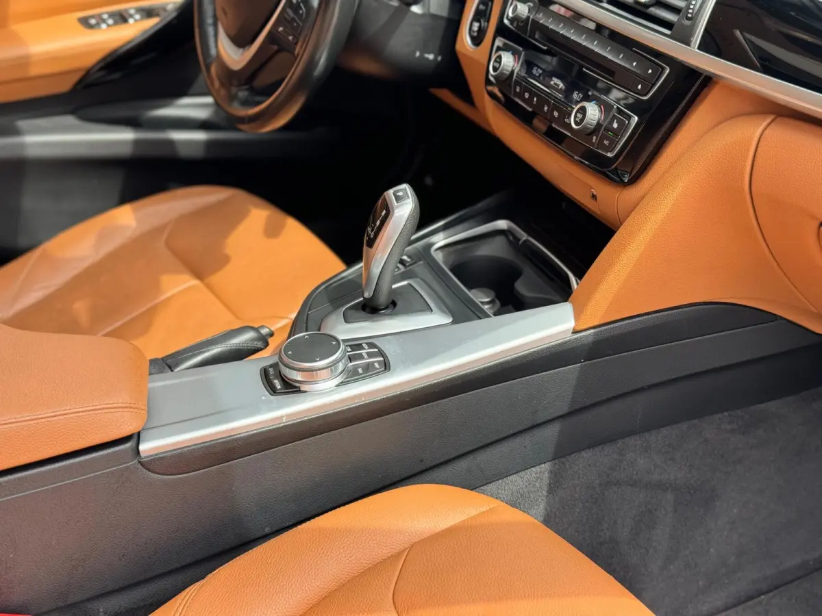 320i Luxury 2019 AUT PANO NAVI LEDER NAP