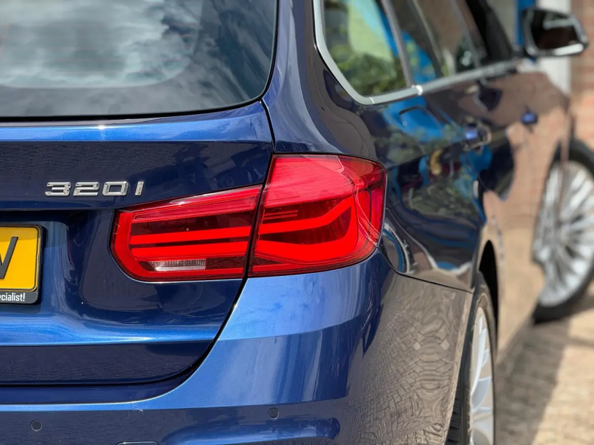 320i Luxury 2019 AUT PANO NAVI LEDER NAP