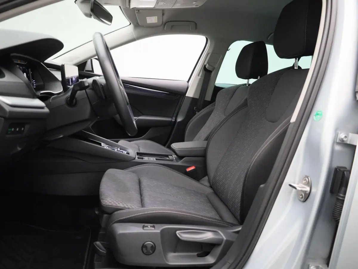 1.0 e-TSI Ambition AUTOMAAT | NAVIGATIE | CAMERA| SPORSTOELEN | MASSAGE | STOEL & STUURVERWARMING | DAB | CRUISE | CLIMA | LMV | 12 MAANDEN BOVAG GARANTIE |