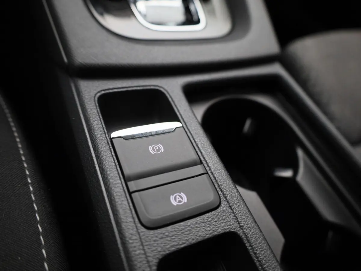 1.0 e-TSI Ambition AUTOMAAT | NAVIGATIE | CAMERA| SPORSTOELEN | MASSAGE | STOEL & STUURVERWARMING | DAB | CRUISE | CLIMA | LMV | 12 MAANDEN BOVAG GARANTIE |