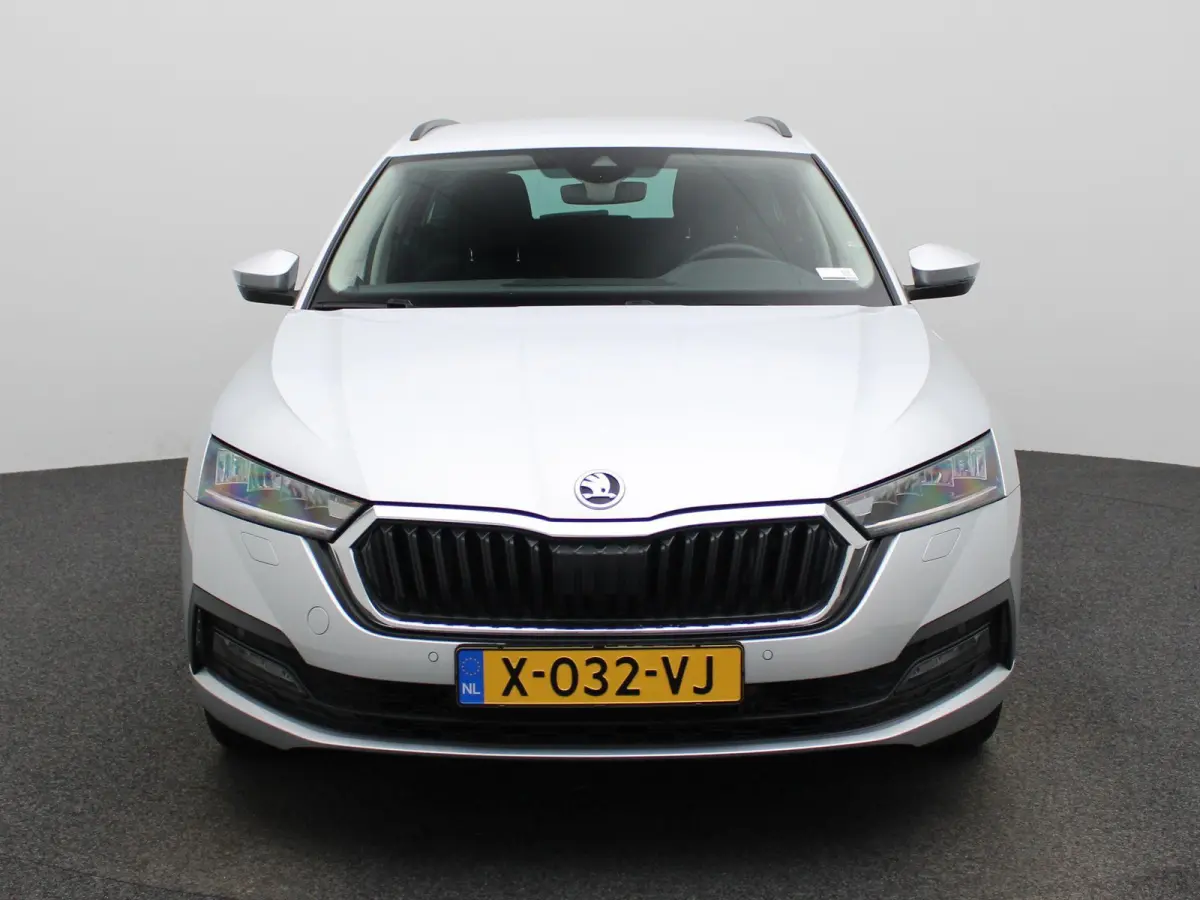 1.0 e-TSI Ambition AUTOMAAT | NAVIGATIE | CAMERA| SPORSTOELEN | MASSAGE | STOEL & STUURVERWARMING | DAB | CRUISE | CLIMA | LMV | 12 MAANDEN BOVAG GARANTIE |