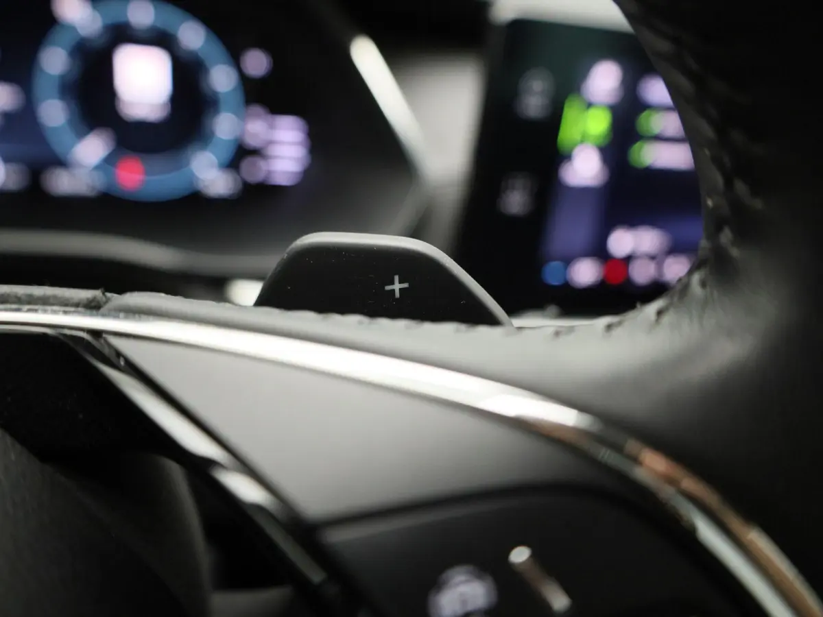 1.0 e-TSI Ambition AUTOMAAT | NAVIGATIE | CAMERA| SPORSTOELEN | MASSAGE | STOEL & STUURVERWARMING | DAB | CRUISE | CLIMA | LMV | 12 MAANDEN BOVAG GARANTIE |