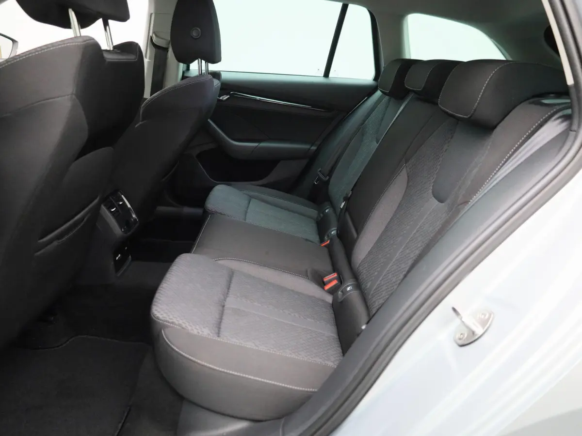1.0 e-TSI Ambition AUTOMAAT | NAVIGATIE | CAMERA| SPORSTOELEN | MASSAGE | STOEL & STUURVERWARMING | DAB | CRUISE | CLIMA | LMV | 12 MAANDEN BOVAG GARANTIE |