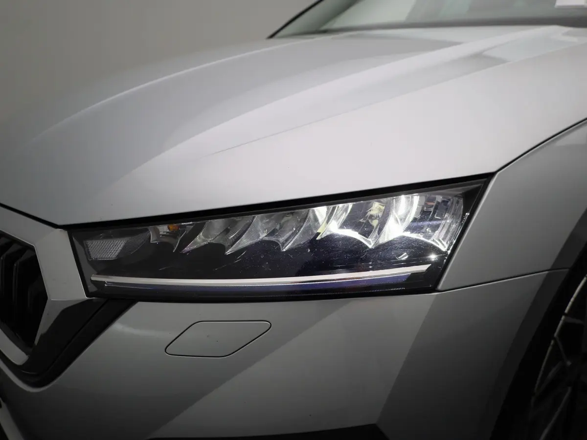 1.0 e-TSI Ambition AUTOMAAT | NAVIGATIE | CAMERA| SPORSTOELEN | MASSAGE | STOEL & STUURVERWARMING | DAB | CRUISE | CLIMA | LMV | 12 MAANDEN BOVAG GARANTIE |