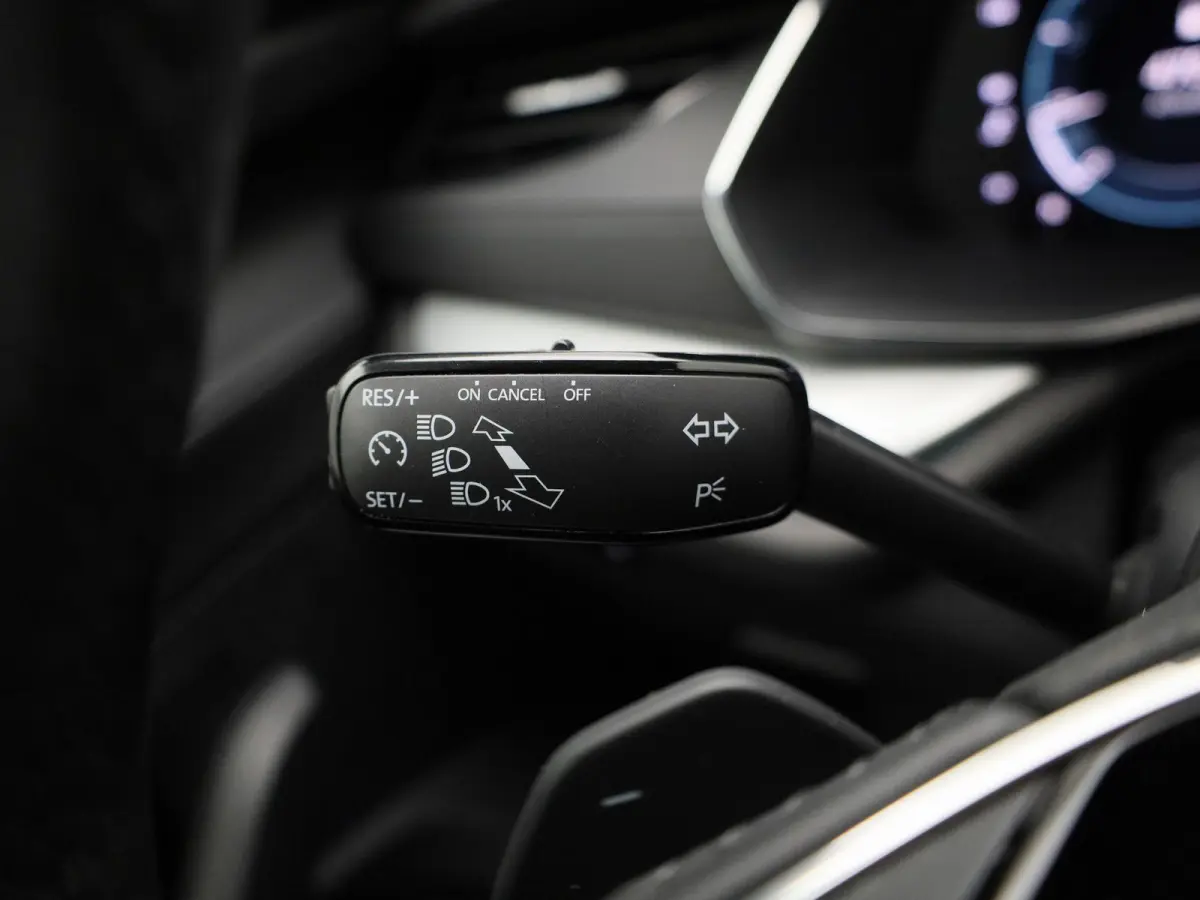 1.0 e-TSI Ambition AUTOMAAT | NAVIGATIE | CAMERA| SPORSTOELEN | MASSAGE | STOEL & STUURVERWARMING | DAB | CRUISE | CLIMA | LMV | 12 MAANDEN BOVAG GARANTIE |