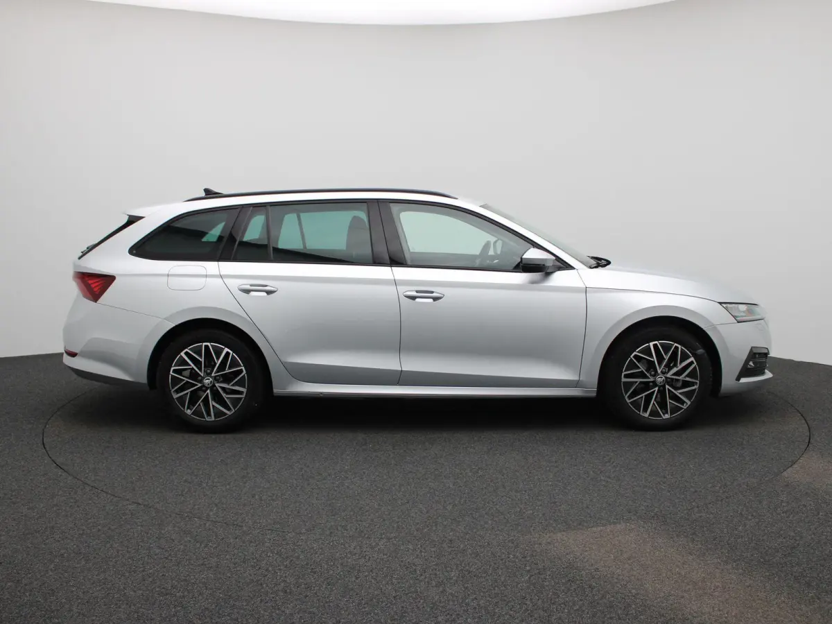 1.0 e-TSI Ambition AUTOMAAT | NAVIGATIE | CAMERA| SPORSTOELEN | MASSAGE | STOEL & STUURVERWARMING | DAB | CRUISE | CLIMA | LMV | 12 MAANDEN BOVAG GARANTIE |