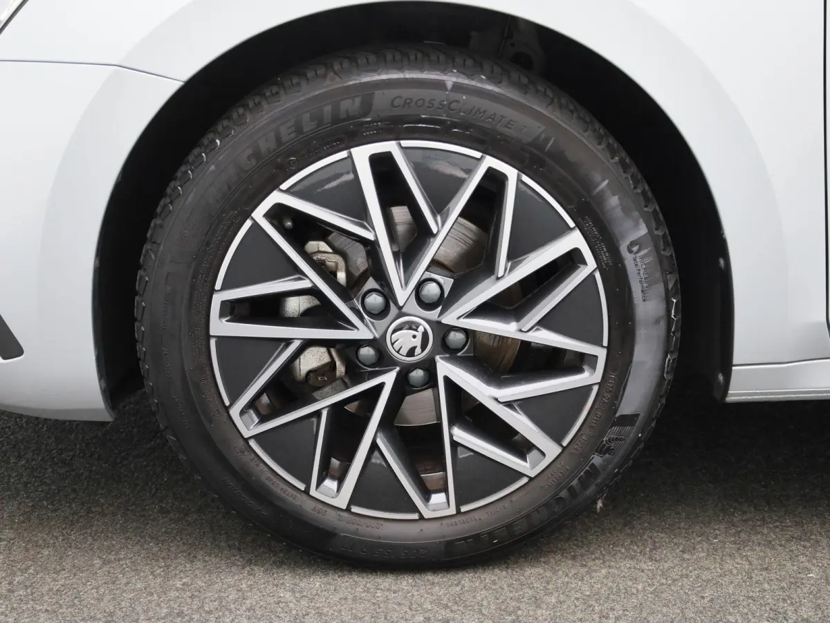 1.0 e-TSI Ambition AUTOMAAT | NAVIGATIE | CAMERA| SPORSTOELEN | MASSAGE | STOEL & STUURVERWARMING | DAB | CRUISE | CLIMA | LMV | 12 MAANDEN BOVAG GARANTIE |
