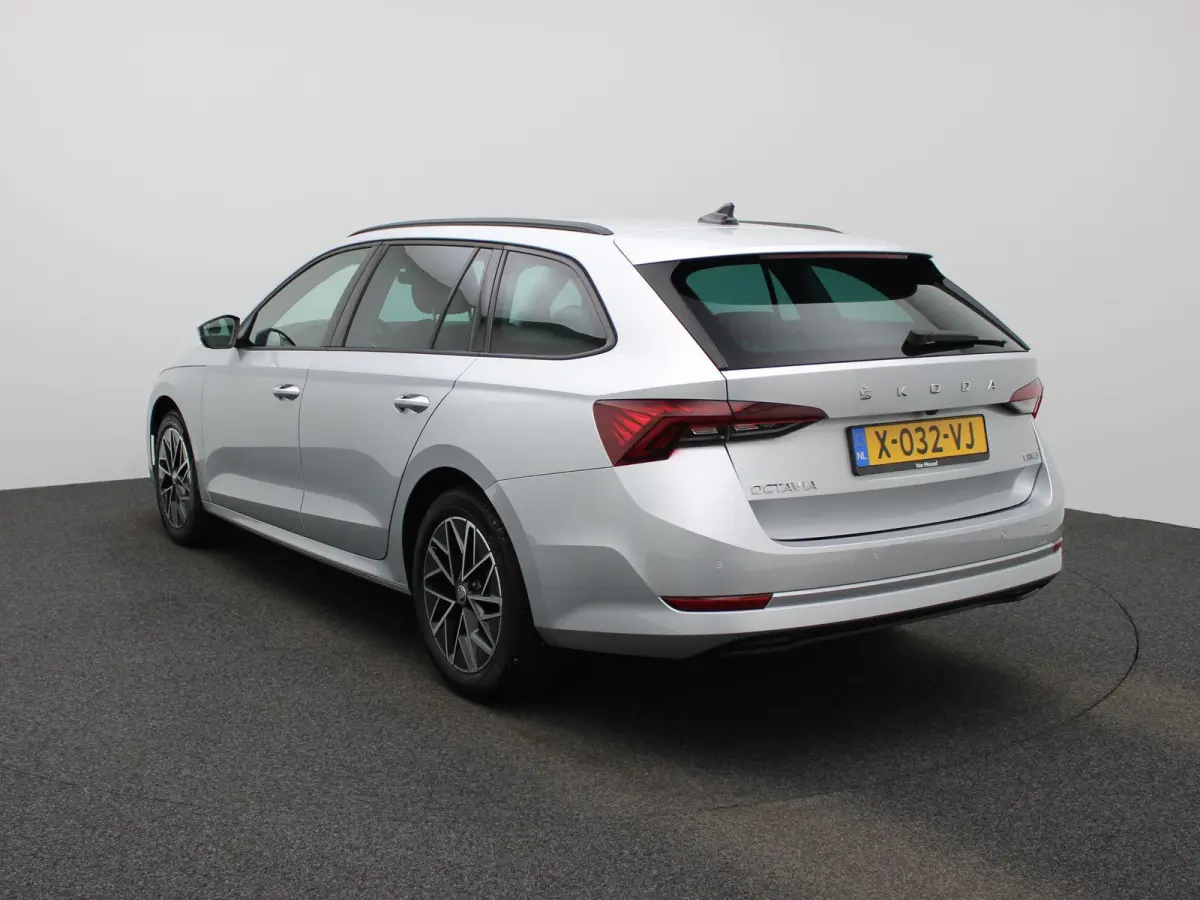 1.0 e-TSI Ambition AUTOMAAT | NAVIGATIE | CAMERA| SPORSTOELEN | MASSAGE | STOEL & STUURVERWARMING | DAB | CRUISE | CLIMA | LMV | 12 MAANDEN BOVAG GARANTIE |