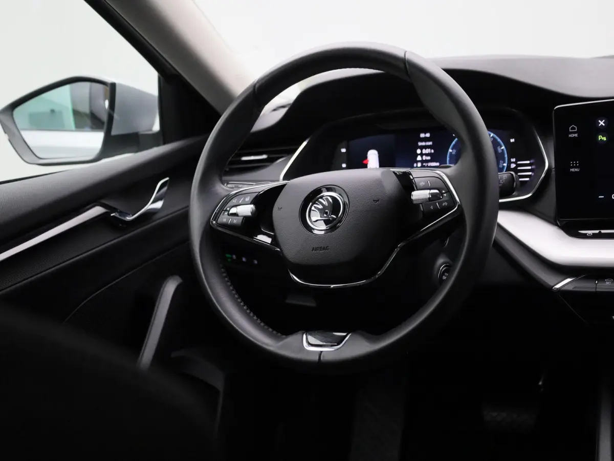 1.0 e-TSI Ambition AUTOMAAT | NAVIGATIE | CAMERA| SPORSTOELEN | MASSAGE | STOEL & STUURVERWARMING | DAB | CRUISE | CLIMA | LMV | 12 MAANDEN BOVAG GARANTIE |