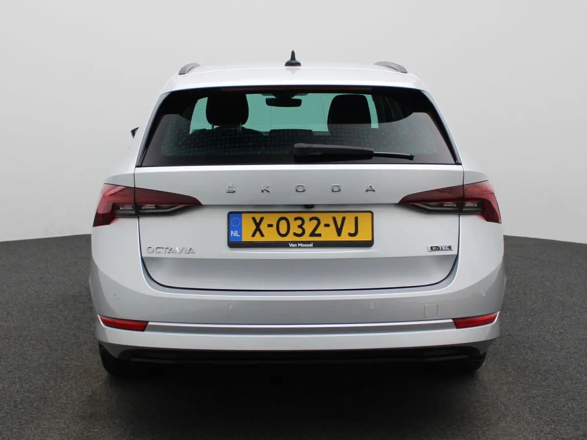 1.0 e-TSI Ambition AUTOMAAT | NAVIGATIE | CAMERA| SPORSTOELEN | MASSAGE | STOEL & STUURVERWARMING | DAB | CRUISE | CLIMA | LMV | 12 MAANDEN BOVAG GARANTIE |
