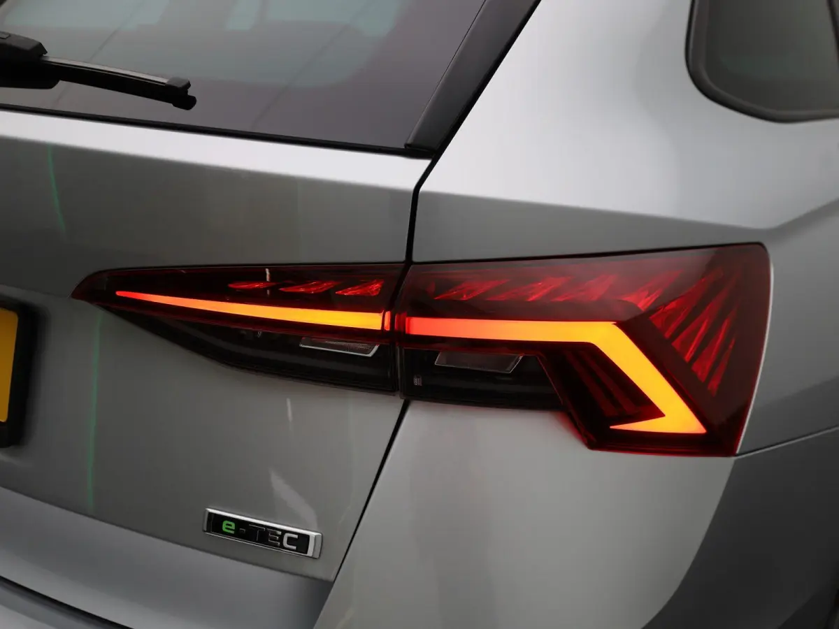 1.0 e-TSI Ambition AUTOMAAT | NAVIGATIE | CAMERA| SPORSTOELEN | MASSAGE | STOEL & STUURVERWARMING | DAB | CRUISE | CLIMA | LMV | 12 MAANDEN BOVAG GARANTIE |