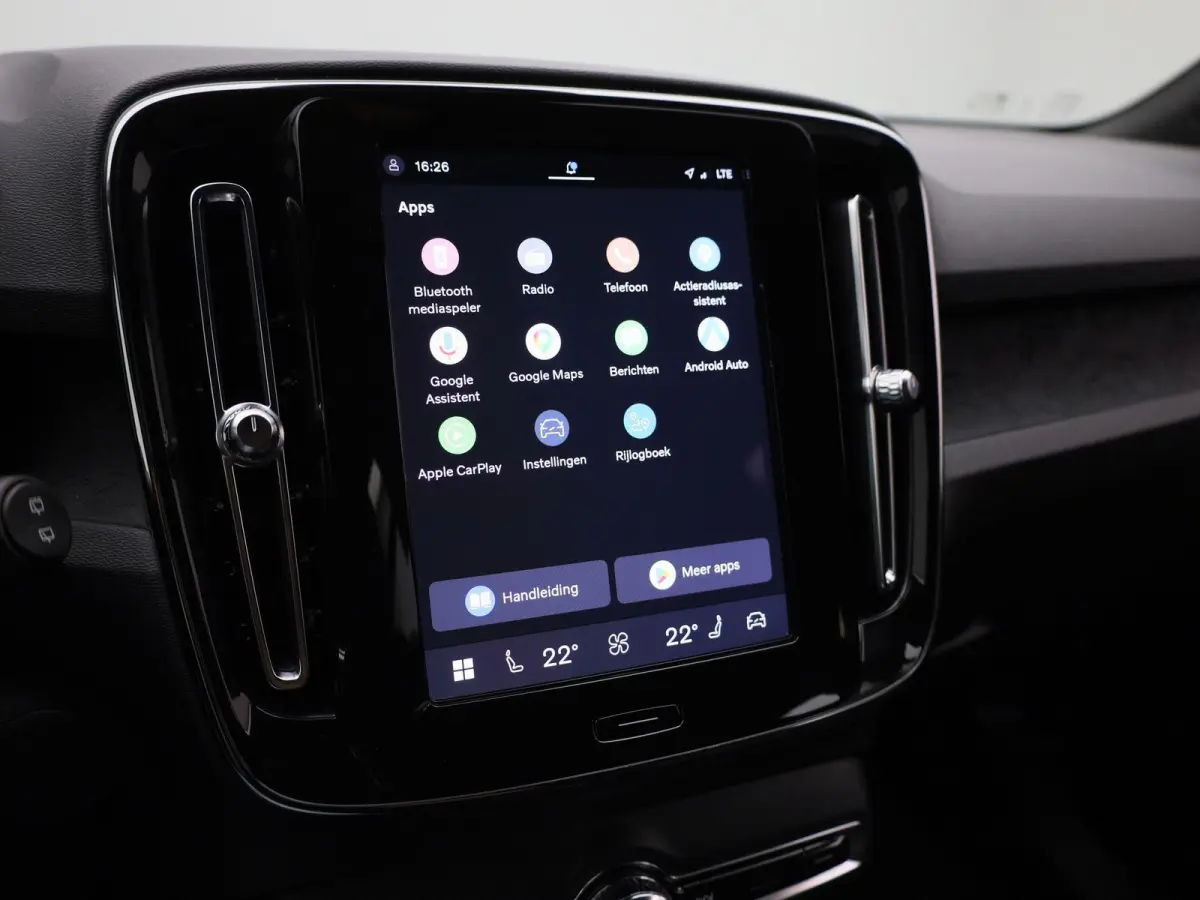 Core | Automaat | Apple Carplay / Android Auto | Camera | Parkeersensoren | 12 MAANDEN BOVAG GARANTIE |