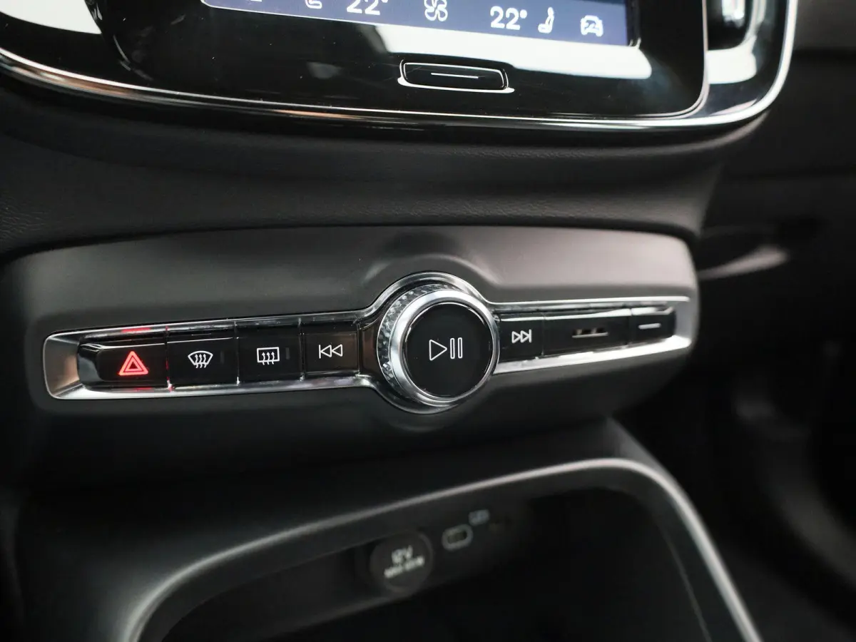 Core | Automaat | Apple Carplay / Android Auto | Camera | Parkeersensoren | 12 MAANDEN BOVAG GARANTIE |