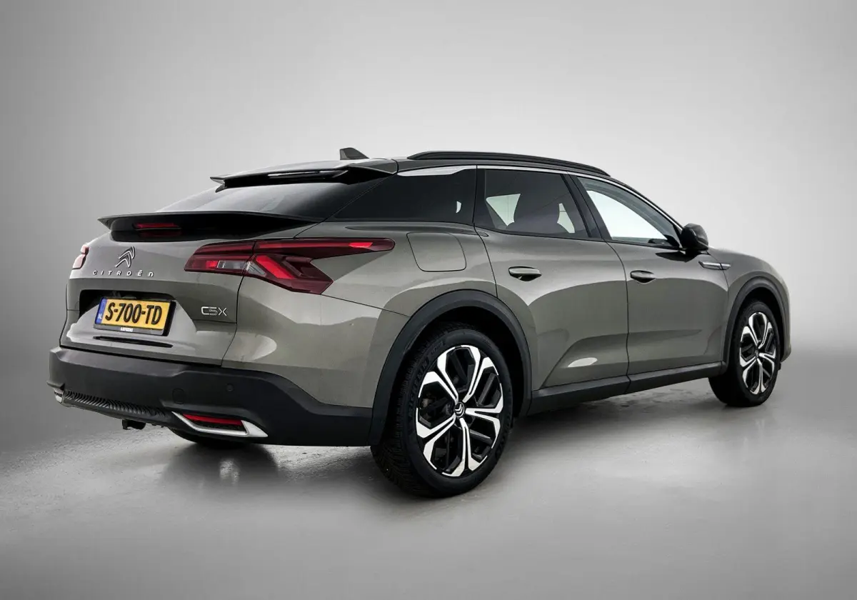 1.6 Plug-in Hybrid 225pk Business Plus Automaat | Stoelverwarming | Dakrails | Navigatie | Climate Control | Adaptieve Cruise Control | Camera | 19"LMV | Keyless Entry/Start |