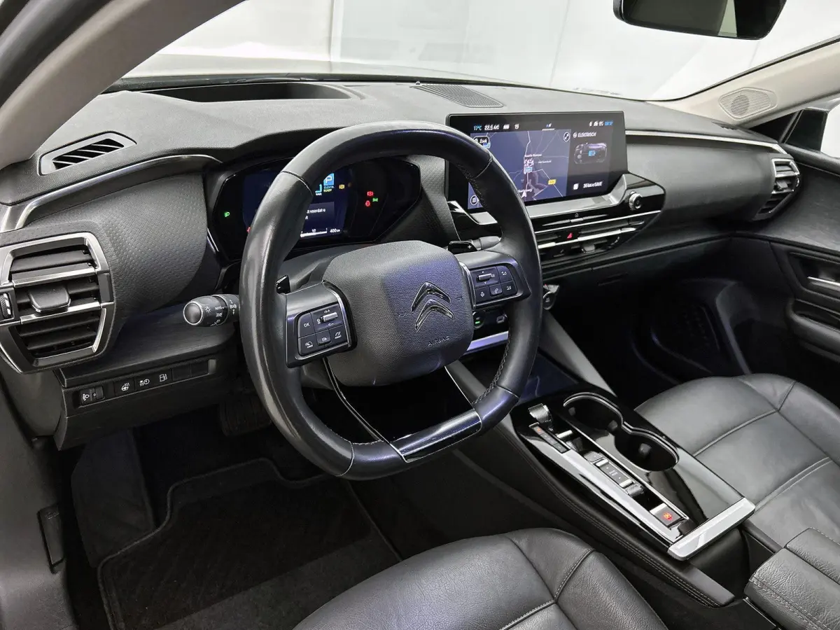 1.6 Plug-in Hybrid 225pk Business Plus Automaat | Stoelverwarming | Dakrails | Navigatie | Climate Control | Adaptieve Cruise Control | Camera | 19"LMV | Keyless Entry/Start |