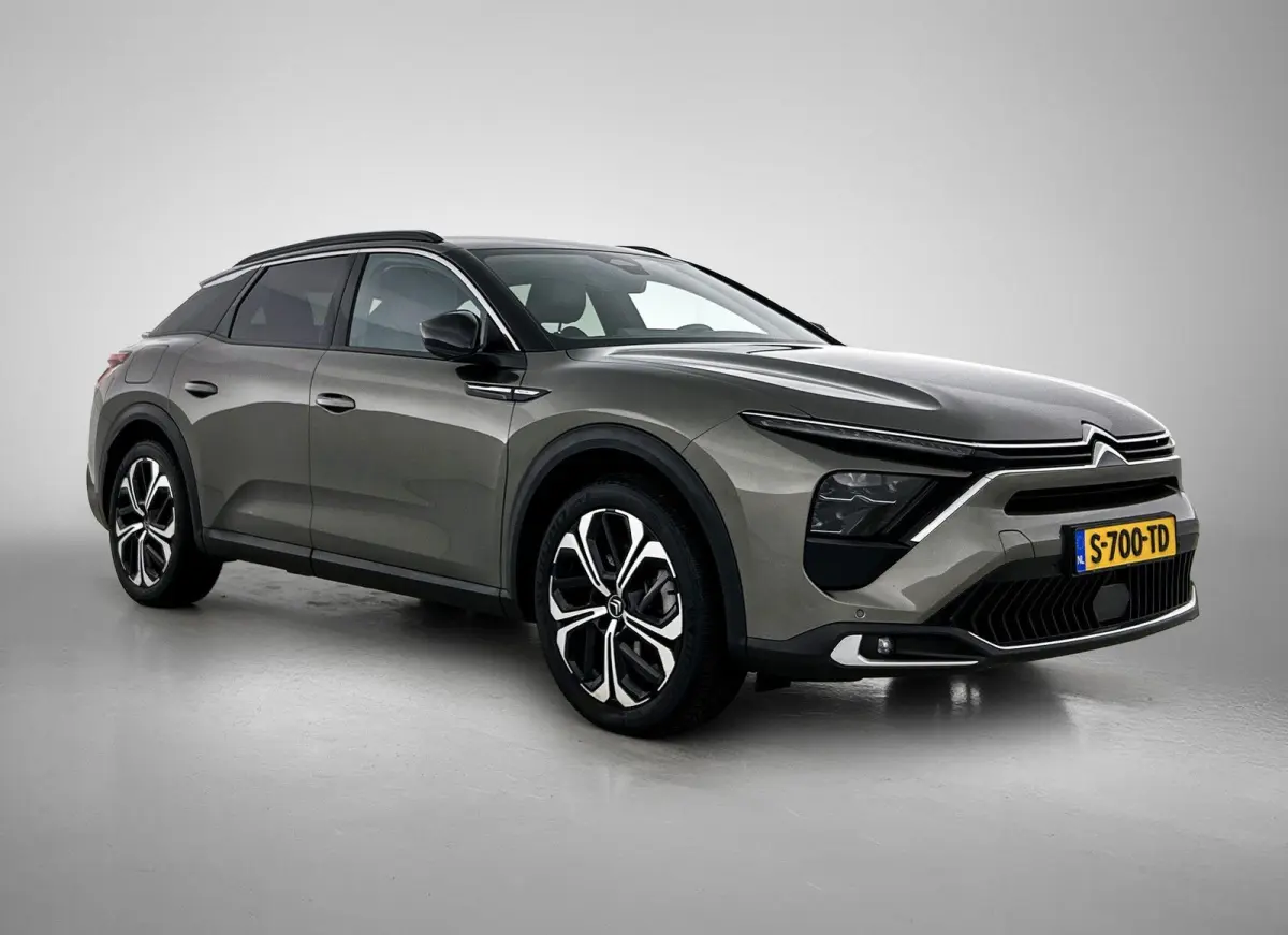 1.6 Plug-in Hybrid 225pk Business Plus Automaat | Stoelverwarming | Dakrails | Navigatie | Climate Control | Adaptieve Cruise Control | Camera | 19"LMV | Keyless Entry/Start |