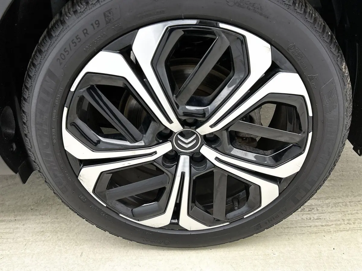 1.6 Plug-in Hybrid 225pk Business Plus Automaat | Stoelverwarming | Dakrails | Navigatie | Climate Control | Adaptieve Cruise Control | Camera | 19"LMV | Keyless Entry/Start |